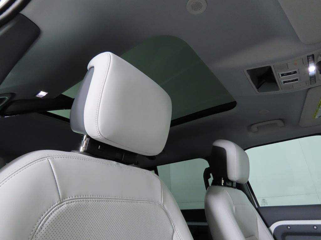 2025 Land Rover Defender 110 18