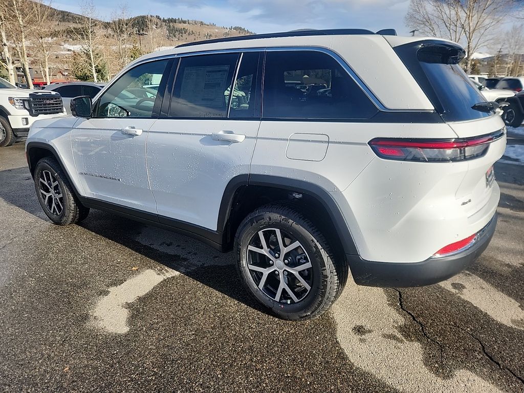 new 2025 Jeep Grand Cherokee car, priced at $47,990
