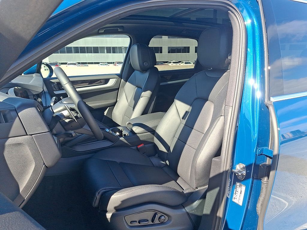 Thumbnail: 2025 Porsche Cayenne - 15