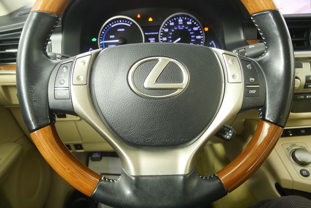 Thumbnail: 2013 Lexus ES - 16