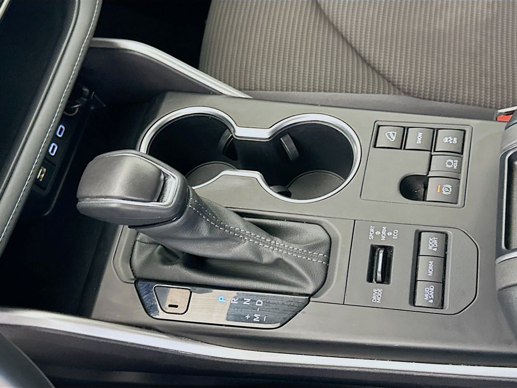 Thumbnail: 2024 Toyota Highlander - 16