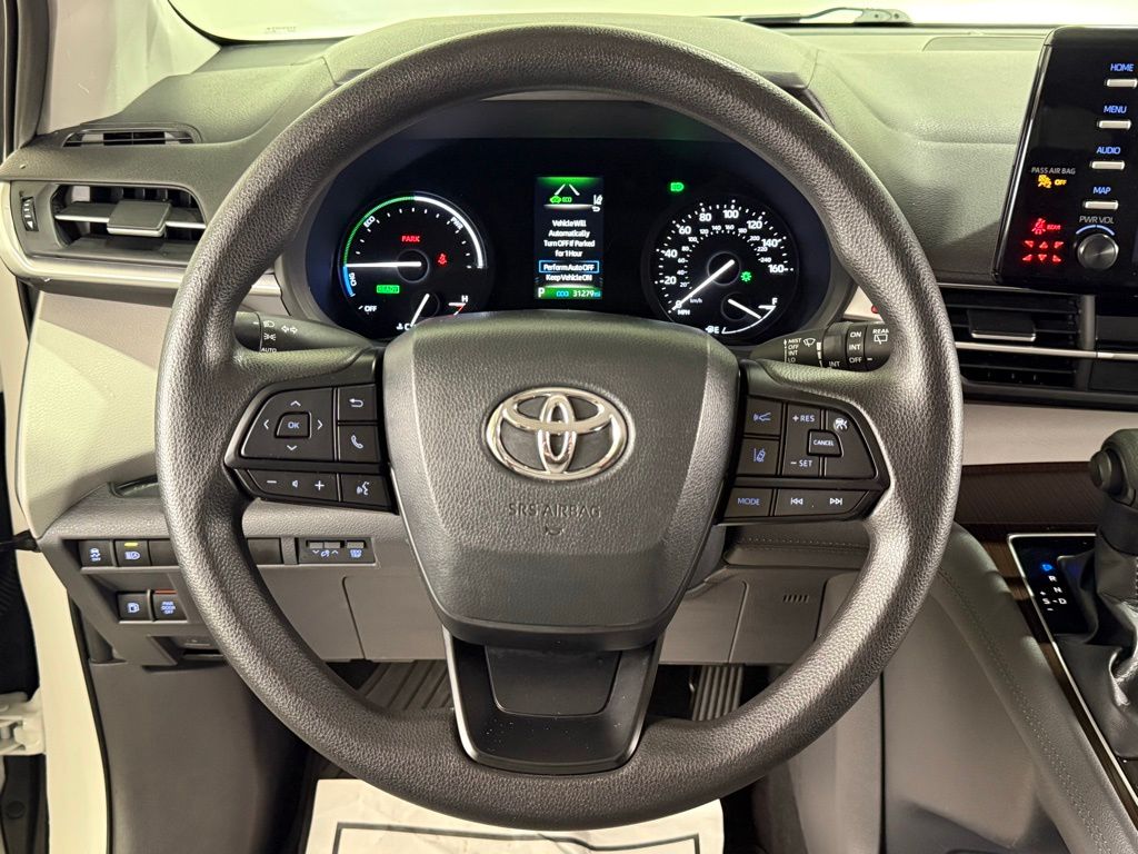 2023 Toyota Sienna LE