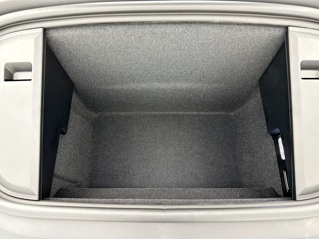 Thumbnail: 2026 Porsche Taycan - 30