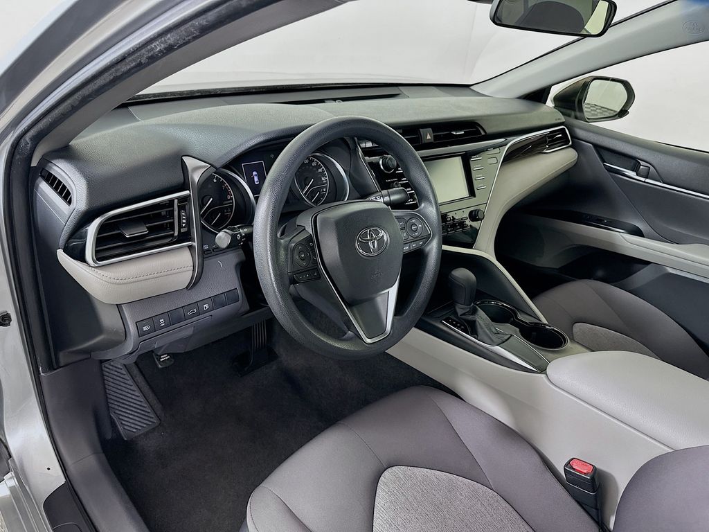 Thumbnail: 2018 Toyota Camry - 9