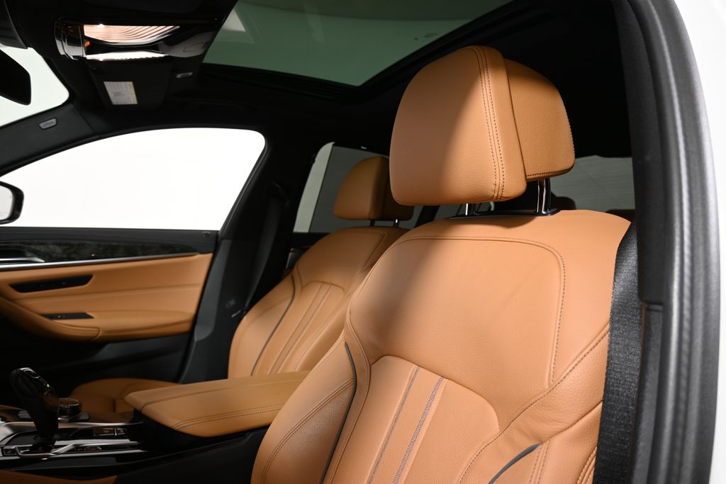 Thumbnail: 2023 BMW 5 Series - 4