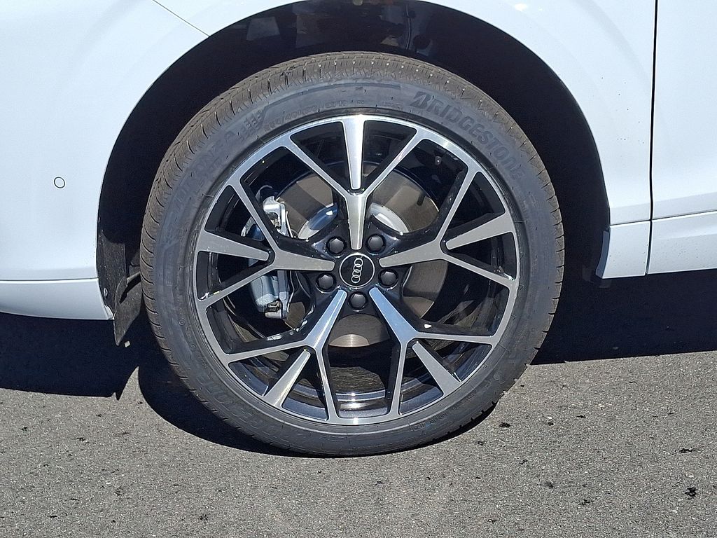 Thumbnail: 2026 Audi Q3 - 5