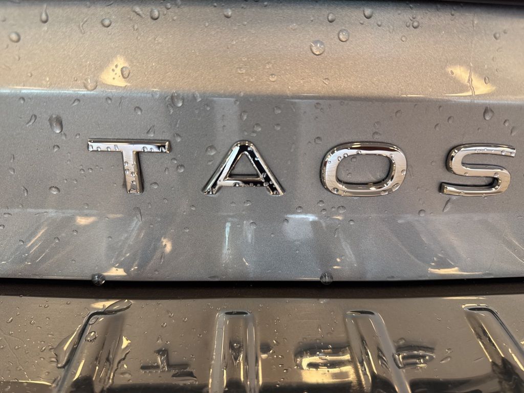 2024 Volkswagen Taos SE photo 9