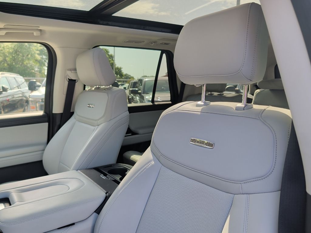 2025 Oxford White Ford Expedition Platinum 4X4 SUV