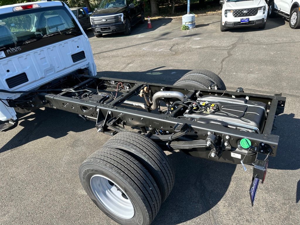 New 2025 Ford Super Duty F-600 Chassis Regular Cab (DRW) 169" Wheelbase XL