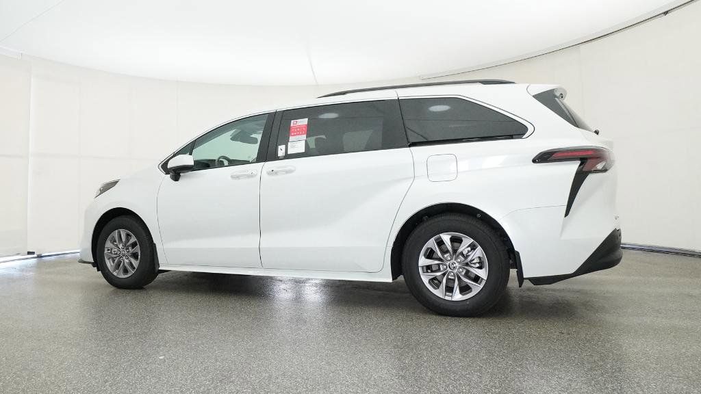 Thumbnail: 2025 Toyota Sienna - 28
