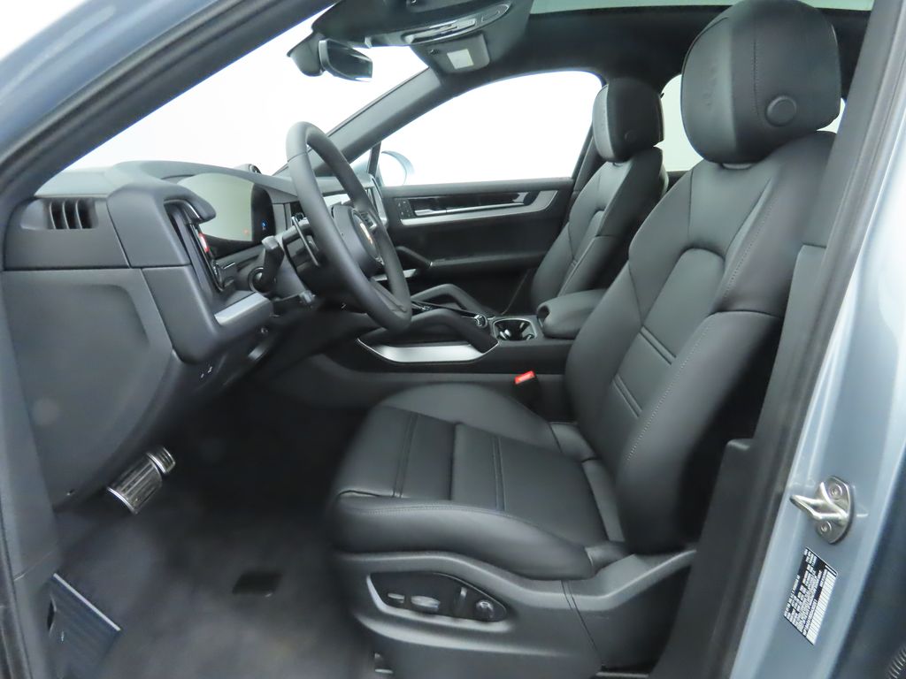 Thumbnail: 2025 Porsche  - 5