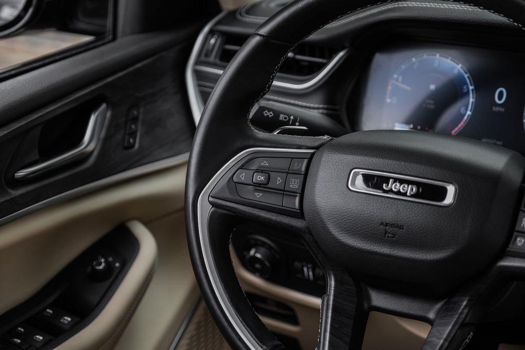used 2022 Jeep Grand Cherokee car, priced at $29,300