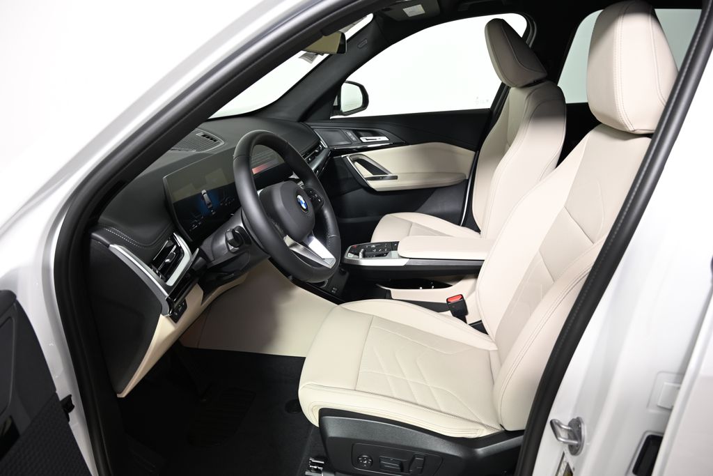 2025 BMW X1 xDrive28i 14