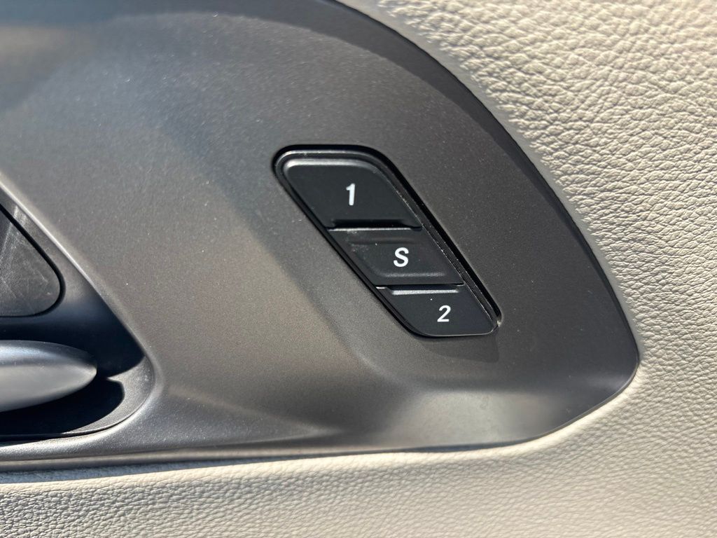 Used 2023 Chrysler Pacifica Van