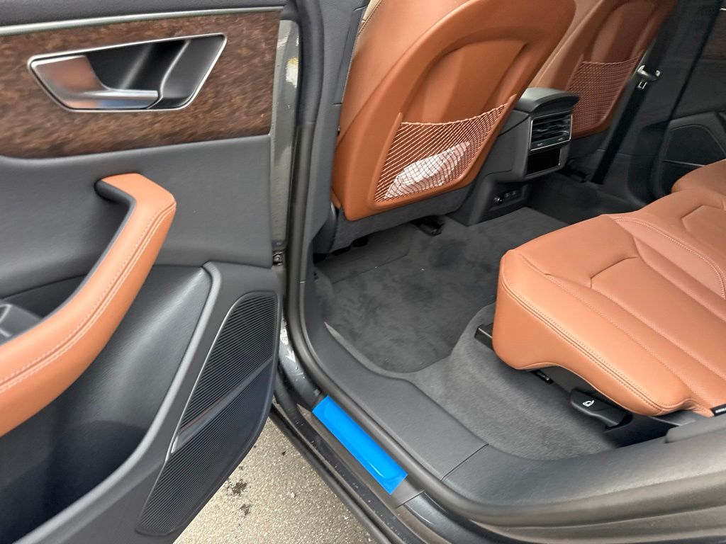 Thumbnail: 2027 Audi Q8 - 16