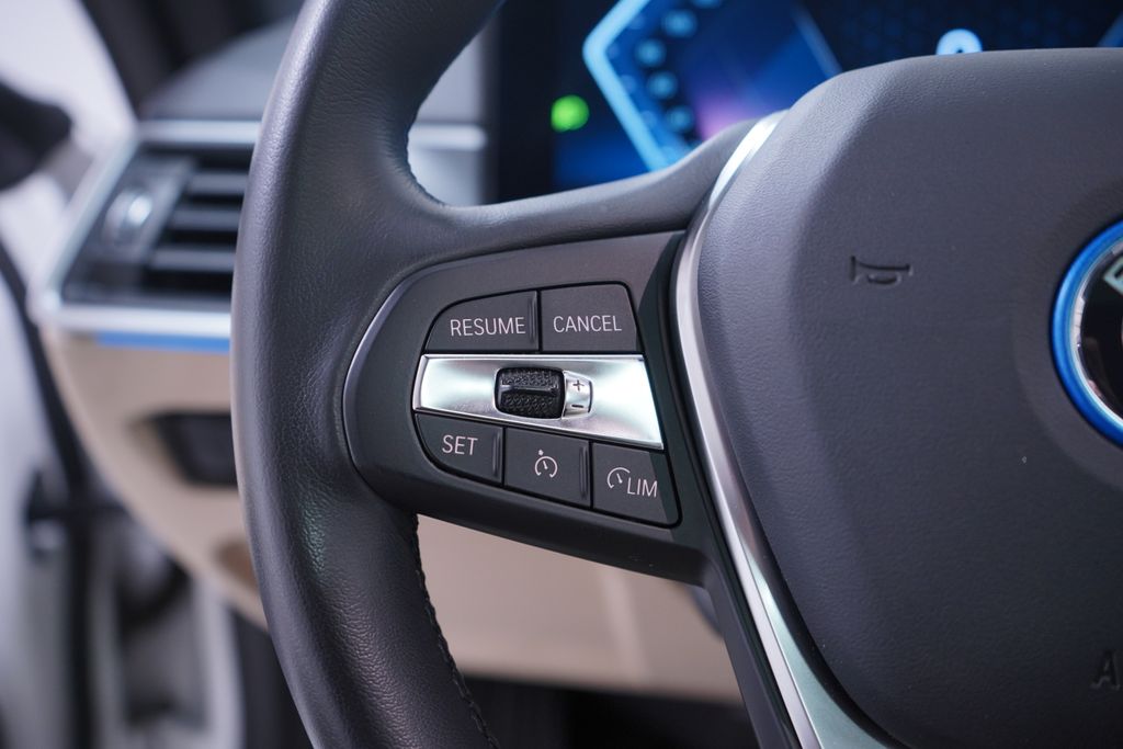 Thumbnail: 2023 BMW i4 - 20