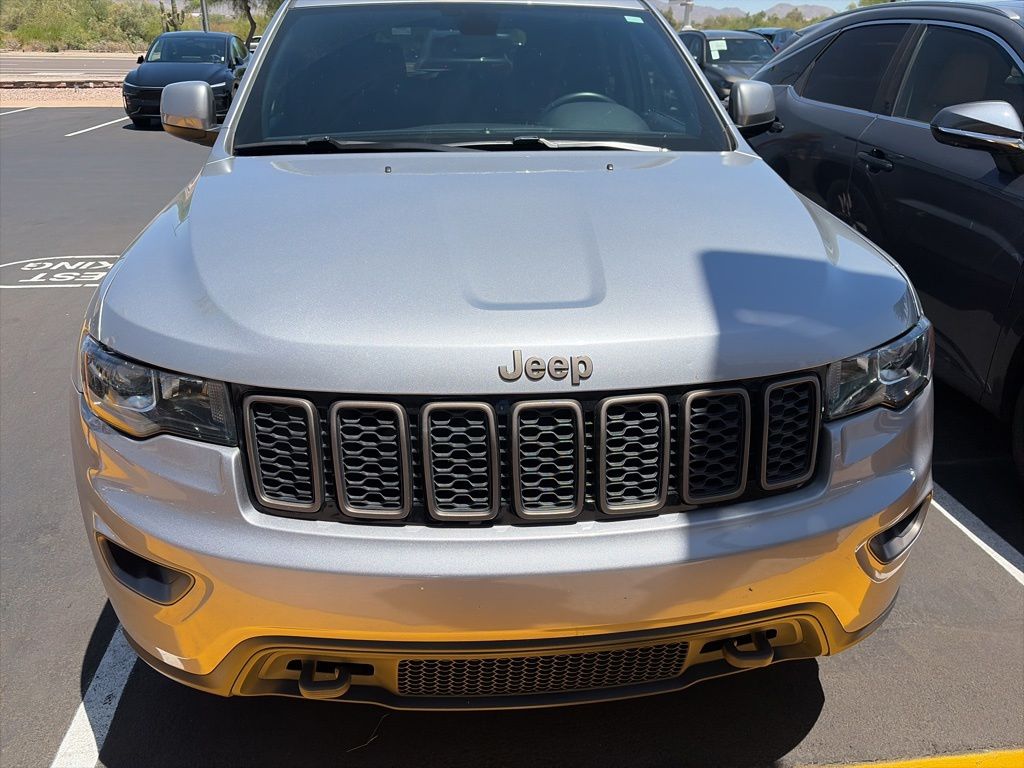 Thumbnail: 2017 Jeep Grand Cherokee - 3