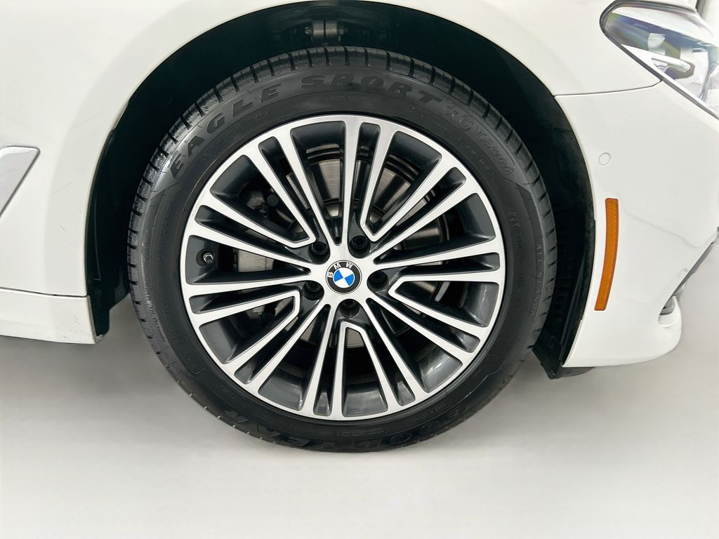 Used 2018 White BMW 540i image 31