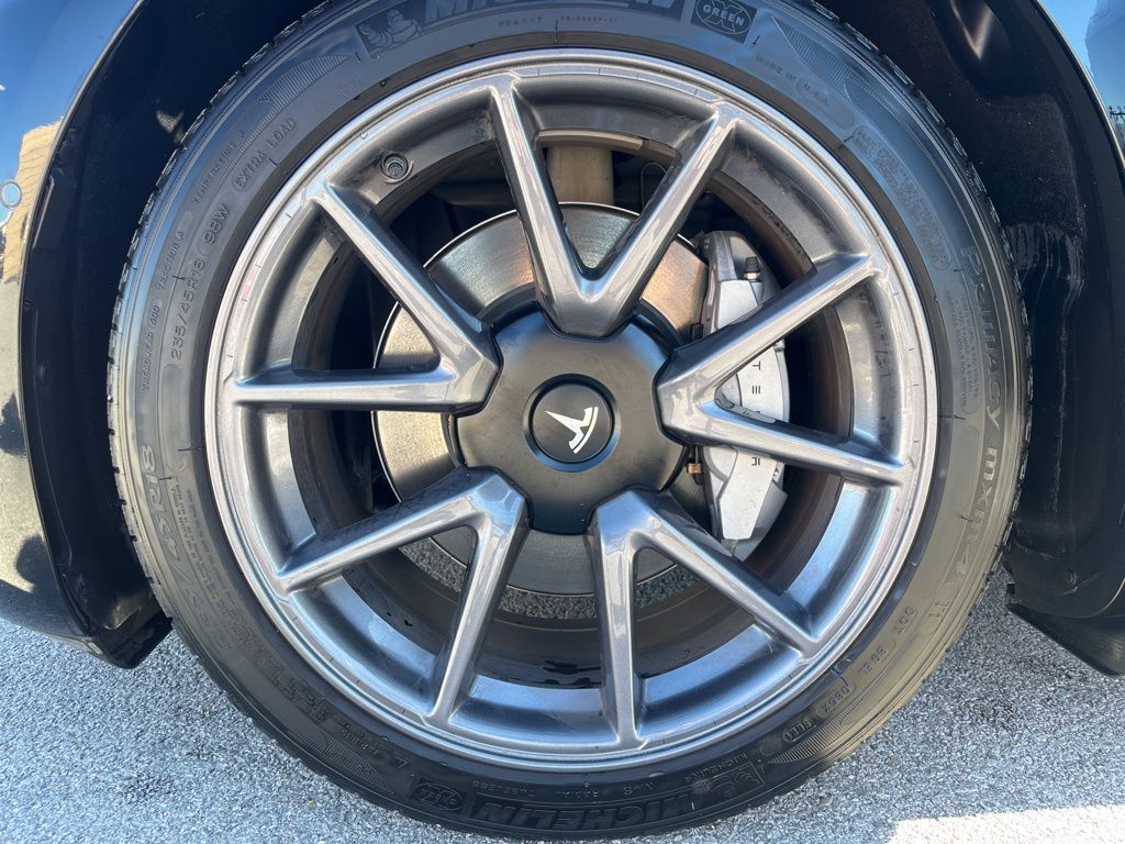 Thumbnail: 2022 Tesla Model 3 - 11