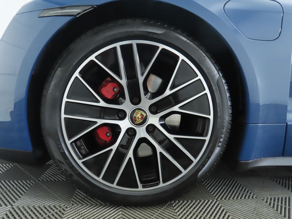 Thumbnail: 2021 Porsche Taycan - 31