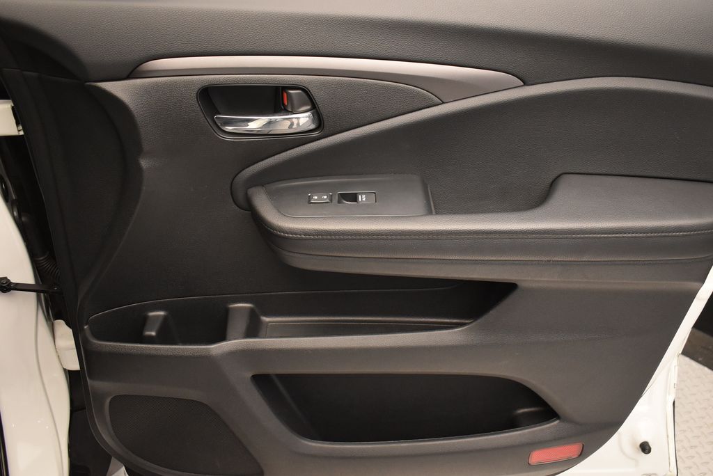 Thumbnail: 2020 Honda Pilot - 27