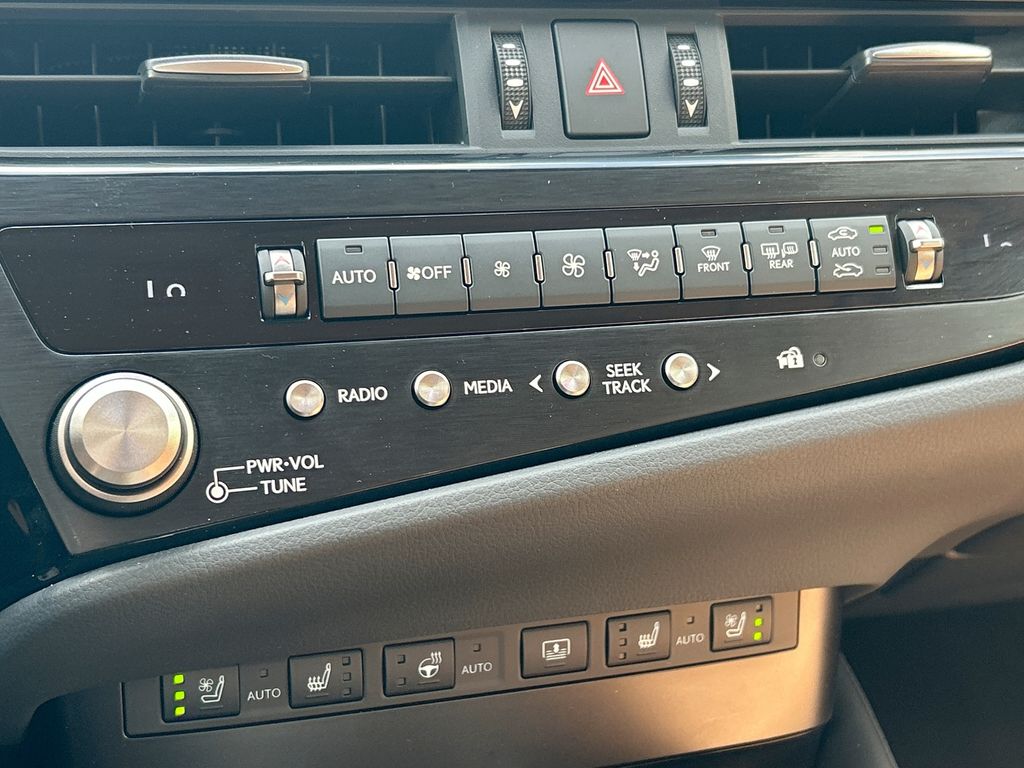 Thumbnail: 2025 Lexus ES - 24