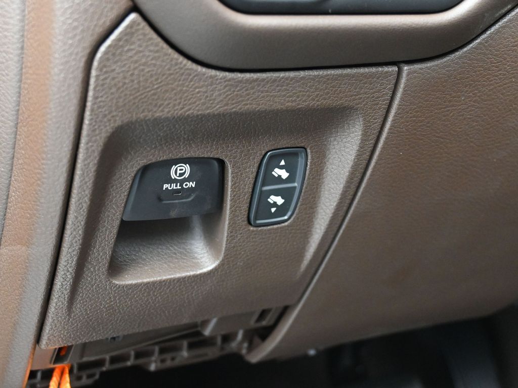 New 2026 Diamond Black Crystal Pearlcoat Ram Limited image 16