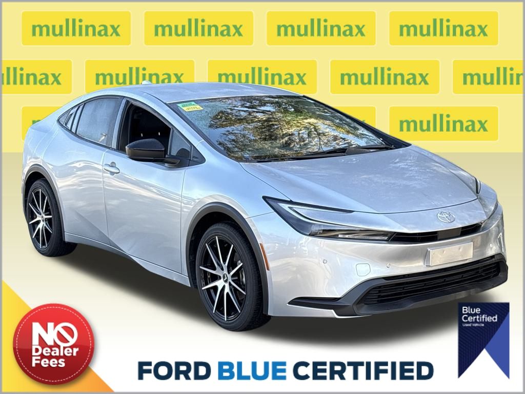 2024 Toyota Prius LE's photo