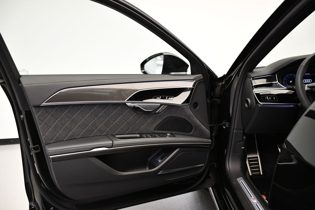 Thumbnail: 2025 Audi S8 - 29