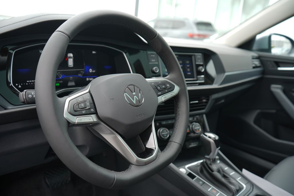 2024 Volkswagen Jetta SE 8