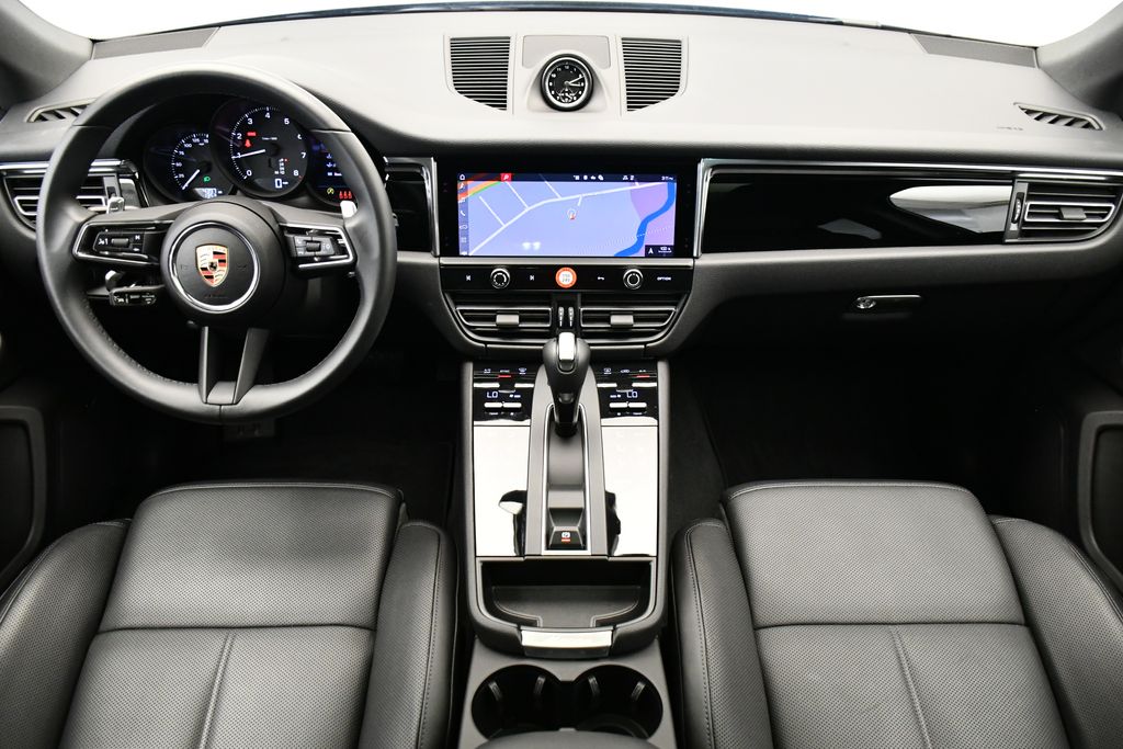 2025 Porsche Macan  23