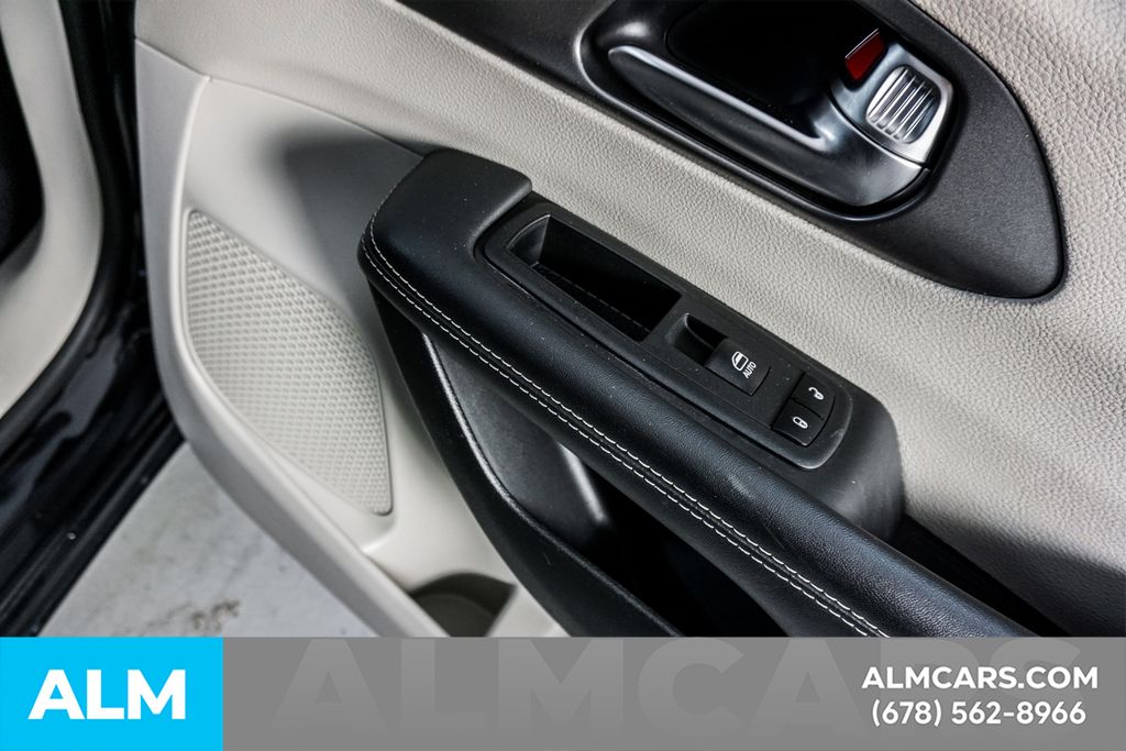 Used 2023 Black Chrysler Touring L image 45