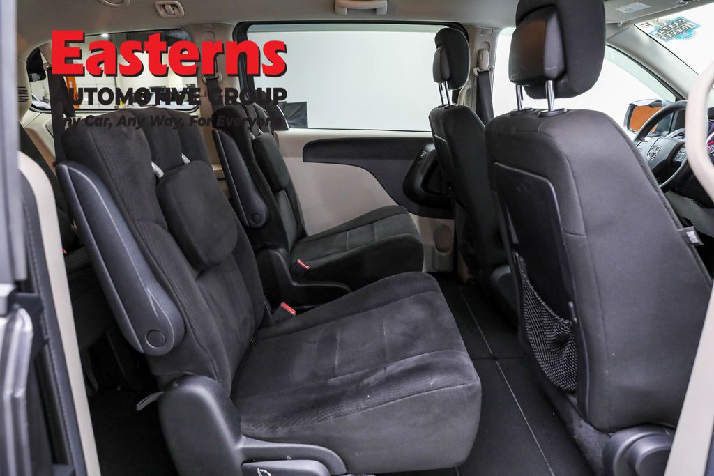 Used 2019 Gray Dodge SE image 22