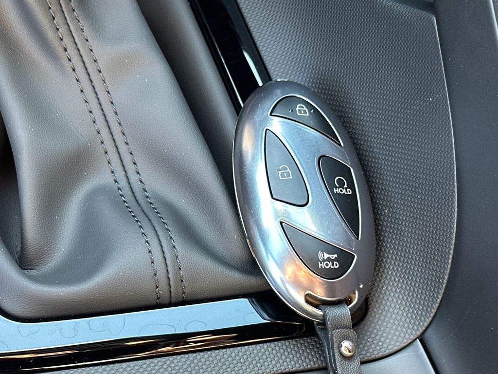 Used 2025 Silver Hyundai SEL Sport image 32