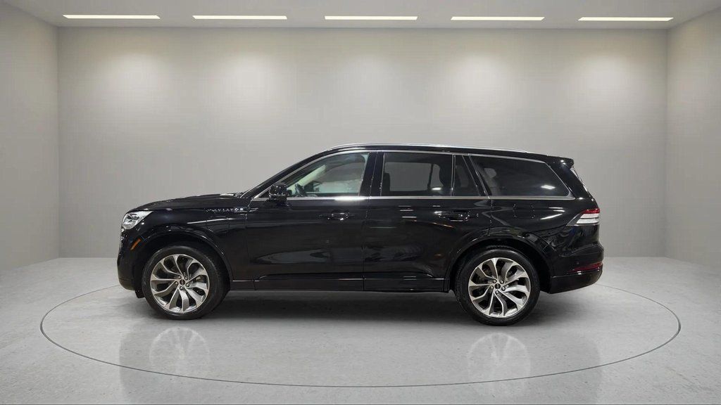 Certified Used 2022 Infinite Black Metallic Clearcoat Lincoln Grand Touring image 16