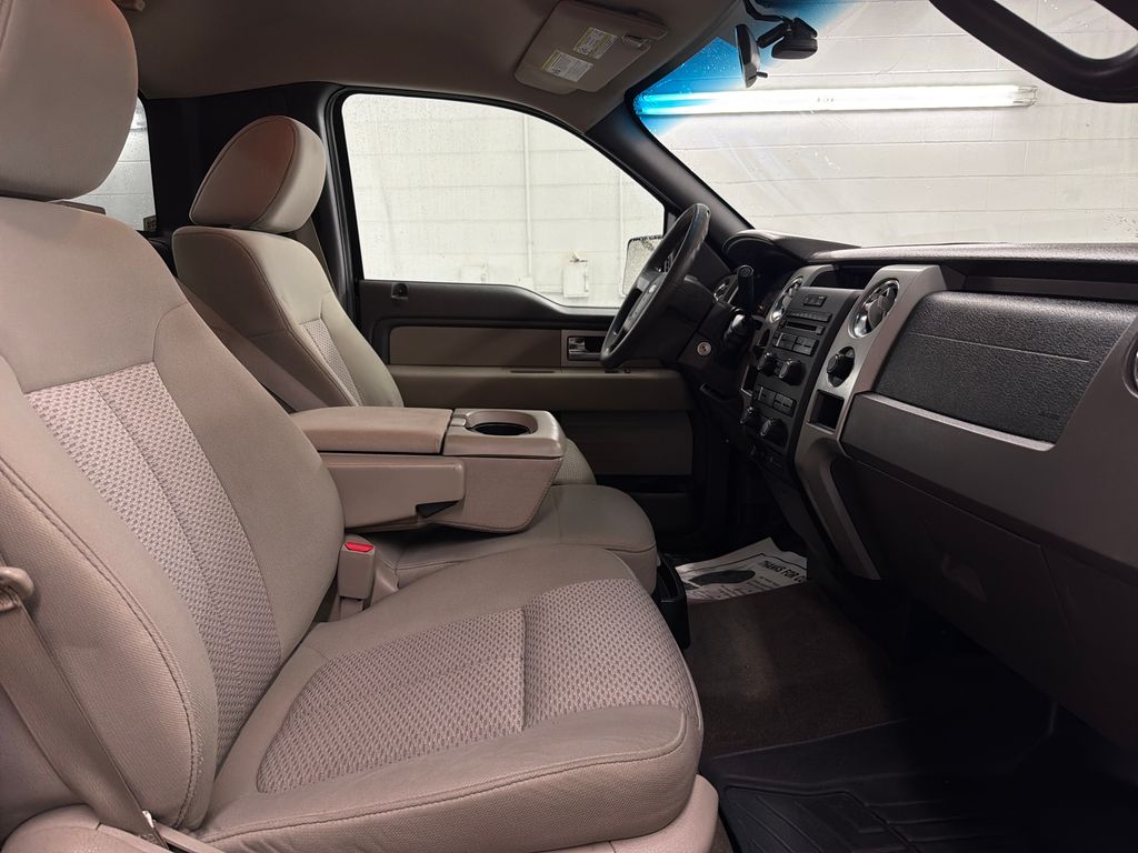 Used 2009  Ford  image 23