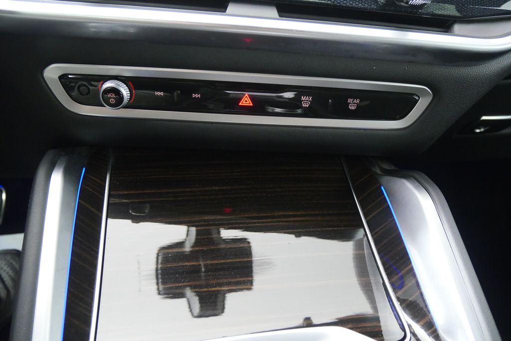 2025 BMW X6 xDrive40i 21