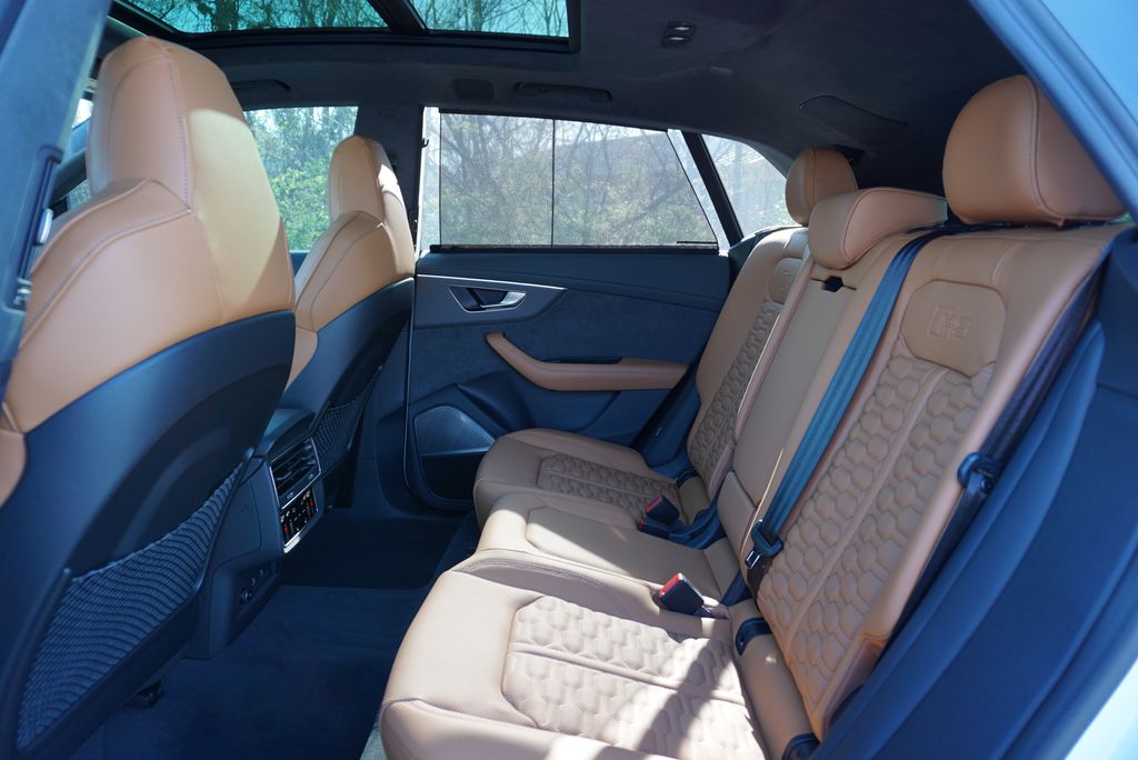 Thumbnail: 2025 Audi RS Q8 - 29