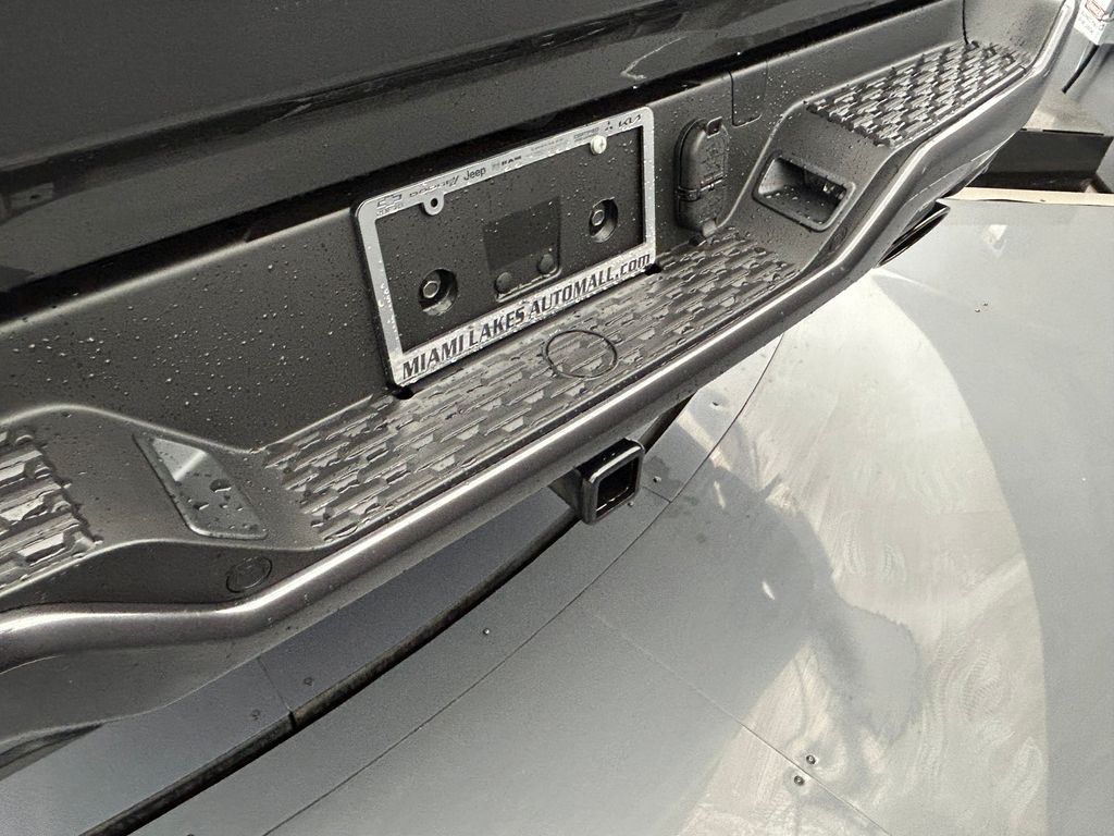 New 2026 Granite Crystal Metallic Clearcoat Ram Laramie image 35