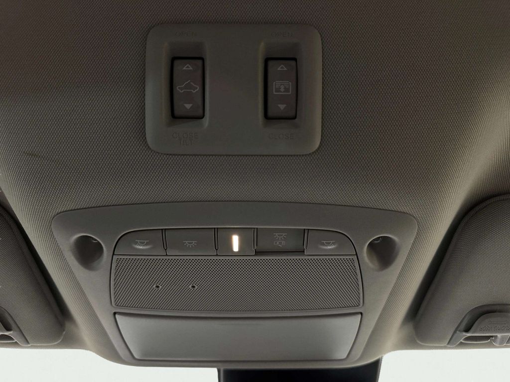 Used 2023 Pearl White Tricoat Nissan SL image 23