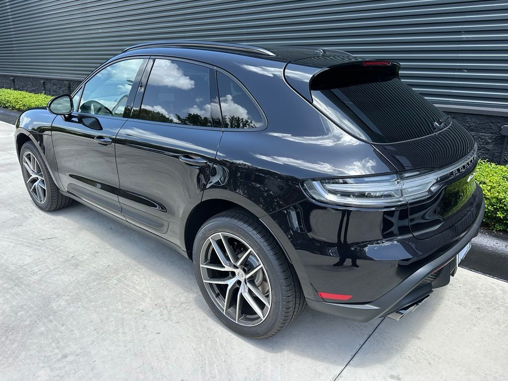 Thumbnail: 2026 Porsche Macan - 3