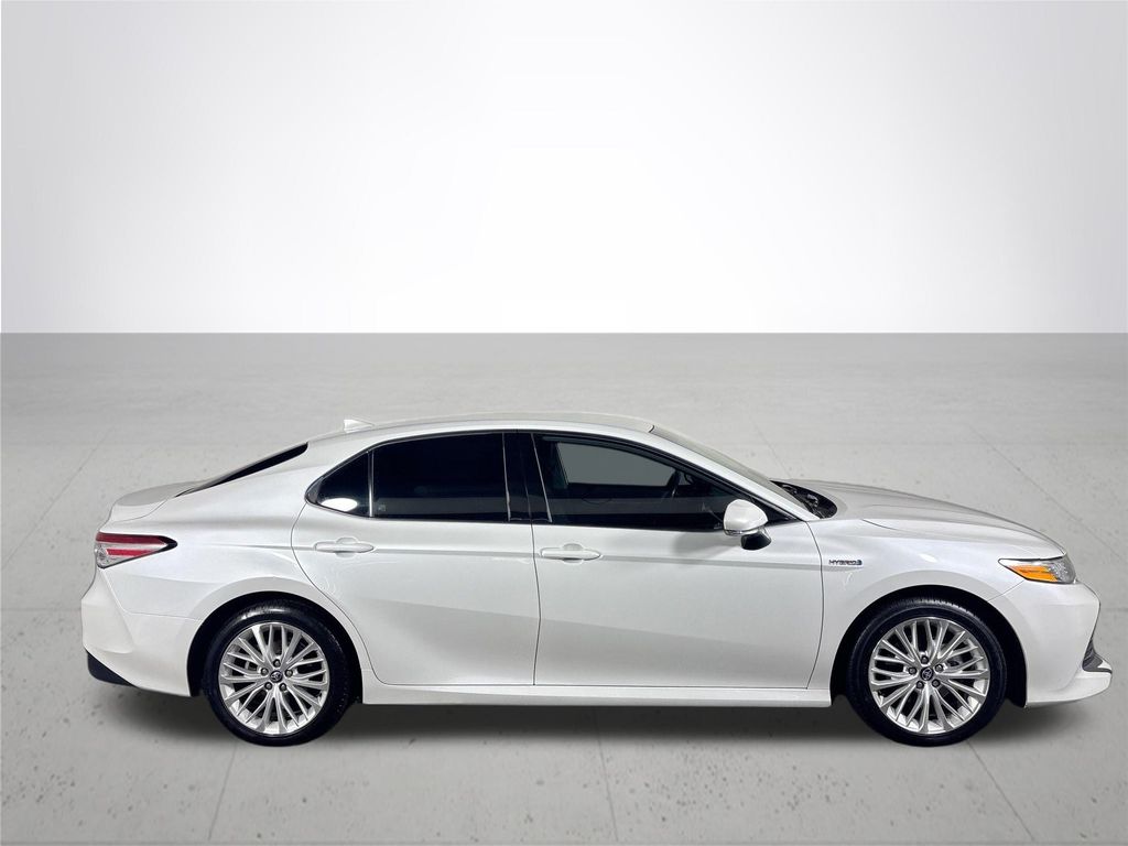 2020 Toyota Camry Hybrid XLE