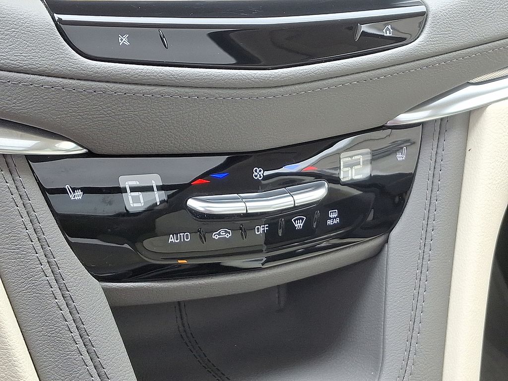 Thumbnail: 2023 Cadillac XT5 - 17