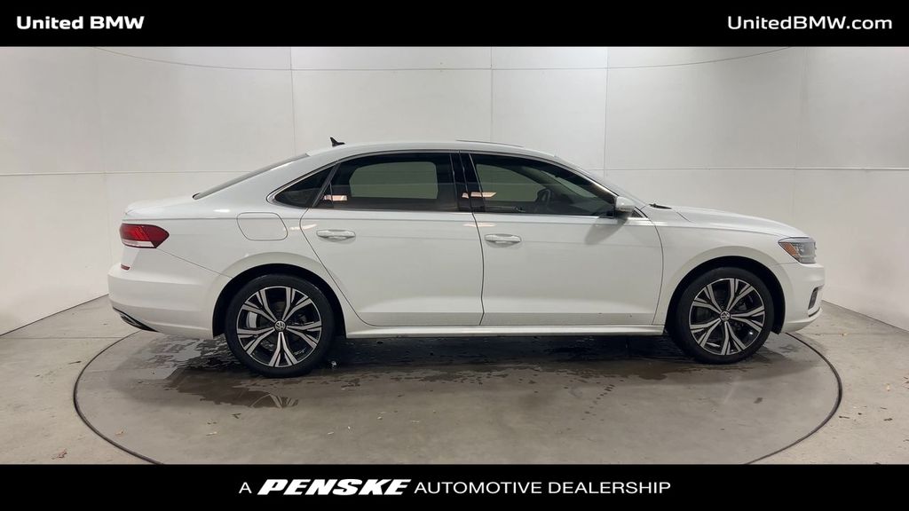 2021 Volkswagen Passat 2.0T 9