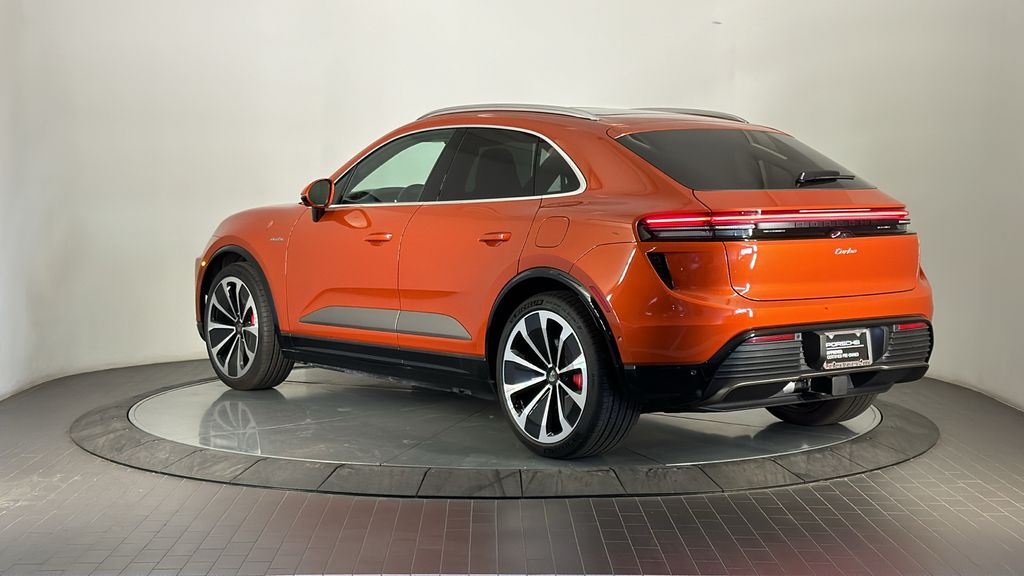 Thumbnail: 2024 Porsche Macan - 3
