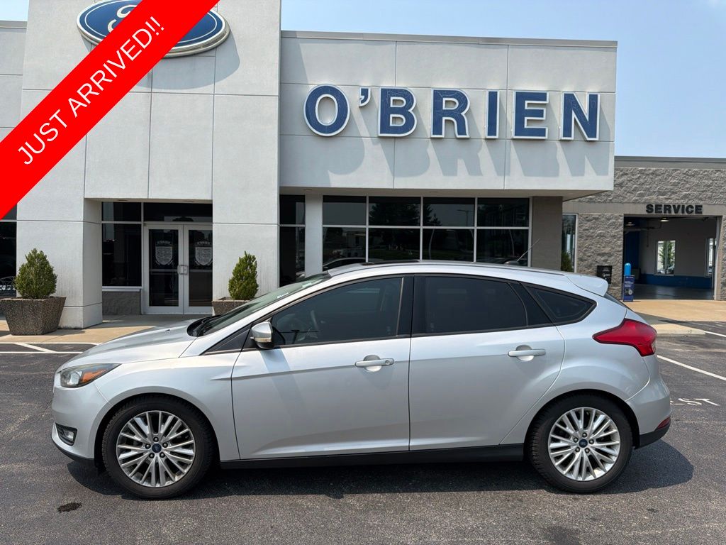 Ingot Silver 2017 Ford Focus Hatchback Front-Wheel Drive 6-Speed Automatic