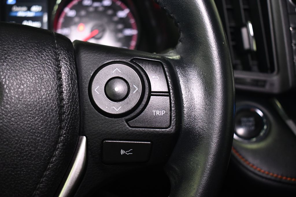 Thumbnail: 2018 Toyota RAV4 - 22