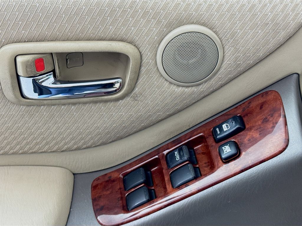 Used Car 2004 Toyota Highlander  V6 For Sale Under $10,000 In Austin, Texas