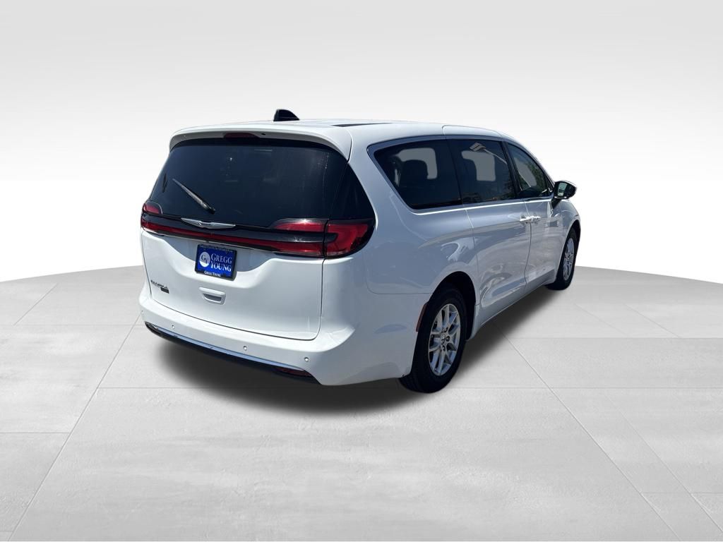 Used 2023 Chrysler Pacifica Van