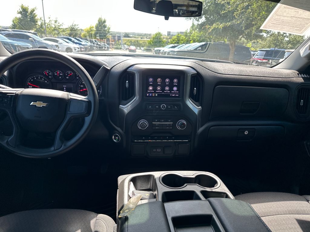 Used 2024 White Chevrolet Custom image 33